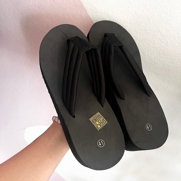 Black Platform Flip Flop Sandals Y2K Retro Chunky Grunge Sz 8 - Picture 3 of 3